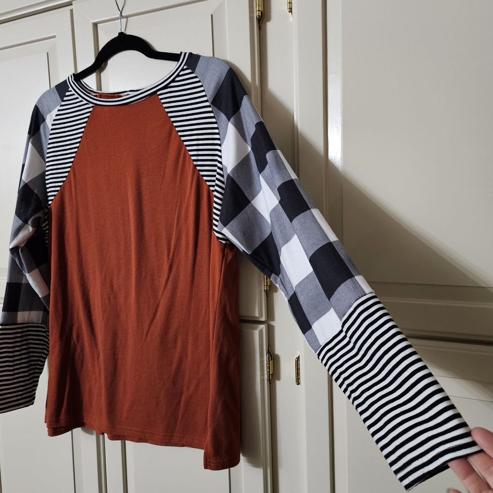 Striped Raglan Sleeve Top - Picture 2 of 3